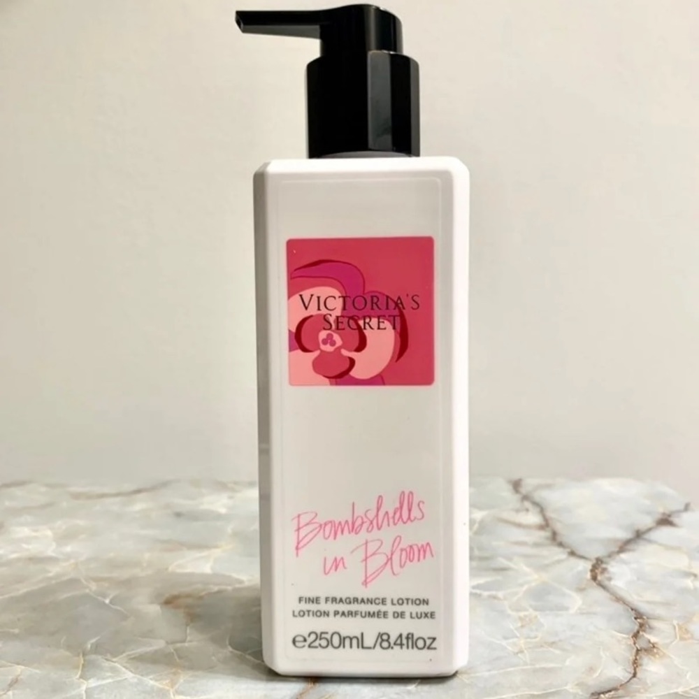 Victoria's Secret Bombshells in Bloom Lotion NEW